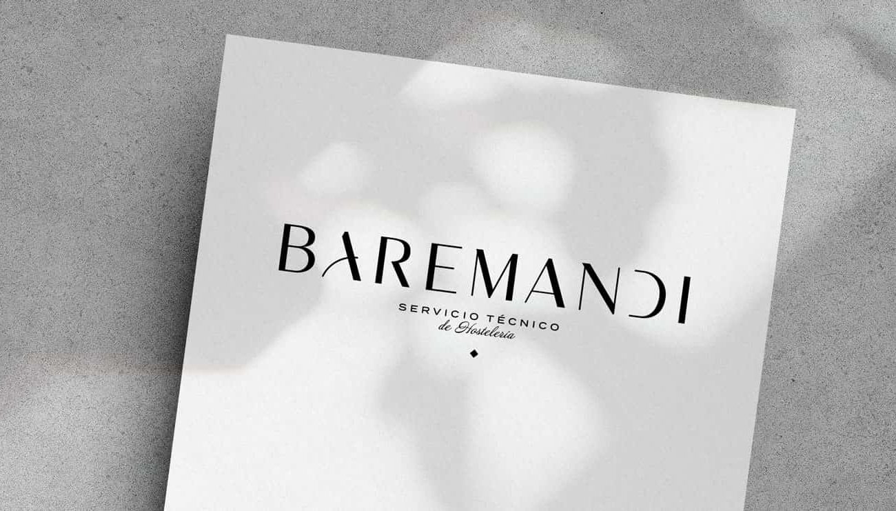 Diseño de logotipo e imagen corporativa (mockup papelería) de Baremandi. Servicio técnico de Hostelería en Granada