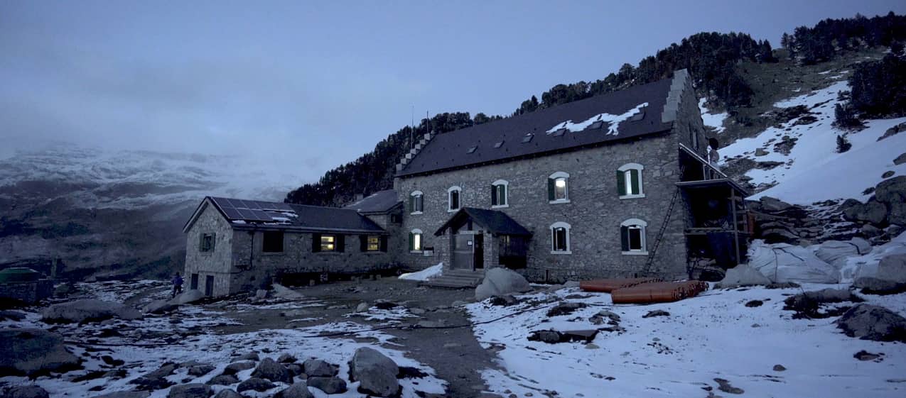 Documental Reto Pirineos fotograma subida al pico Aneto