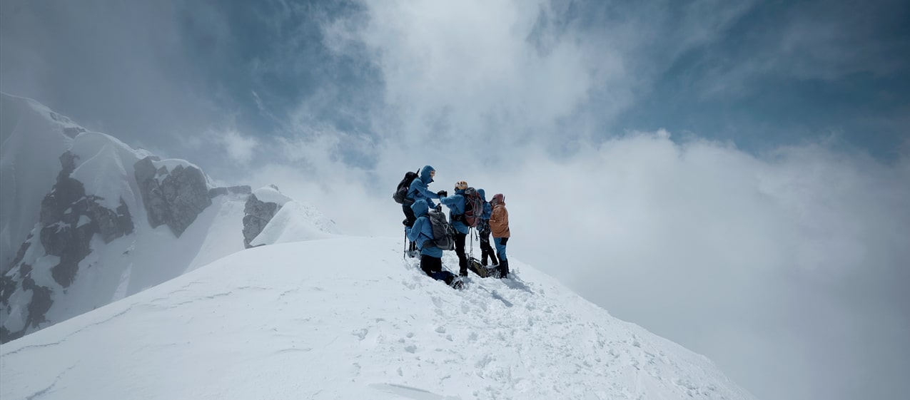 Documental Reto Pirineos fotograma subida al pico Aneto
